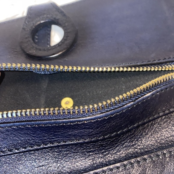 Unisex Pratese Firenze Leather Clutch Wallet Midnight Blue ♥️
Pure Class - Picture 12 of 13